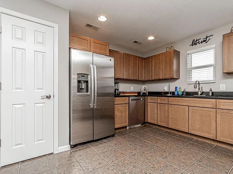 601 Seitz Ct — Photo 14