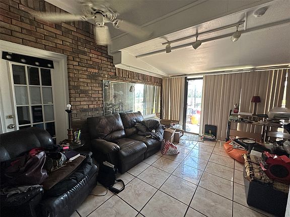 3rd image of 1412 Paula Ln