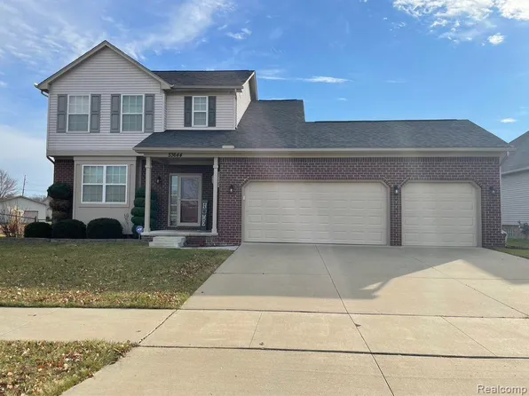 53644 Mary Ann Ln, New Baltimore, MI 48047