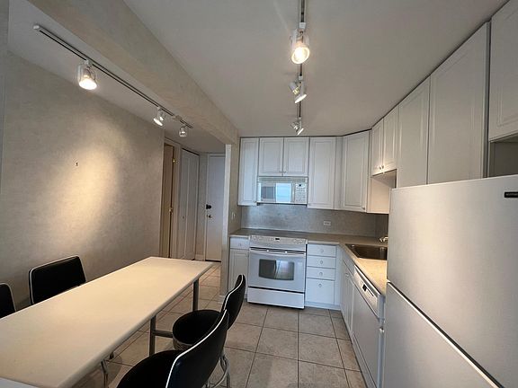 2nd image of 1660 N La Salle St #2903