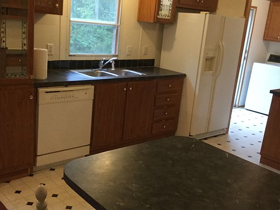 Spacious Kitchen with Breakfast Bar
