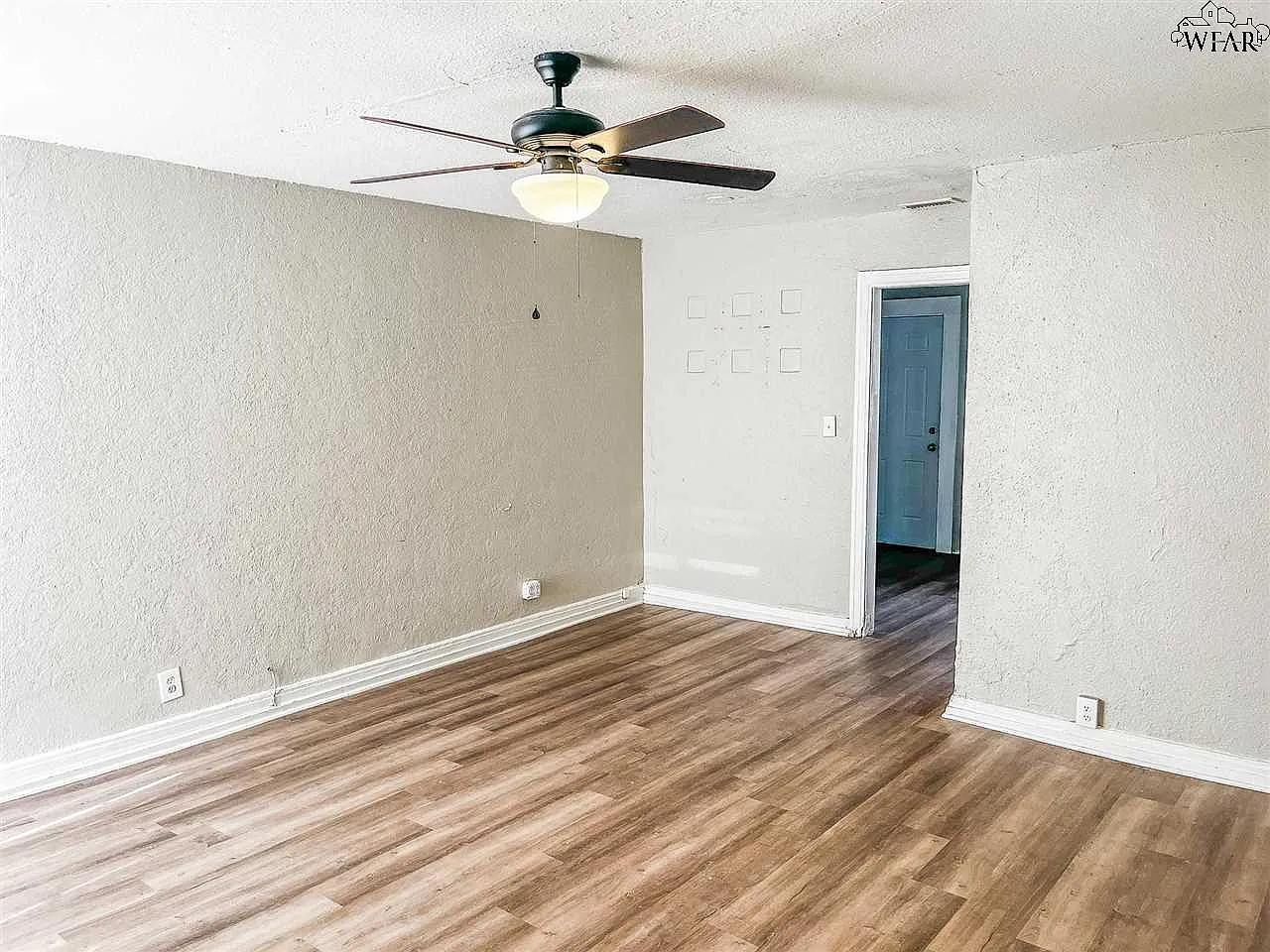 2 bed, 1.0 bath, 1185 sqft, $1,050 — Photo 2