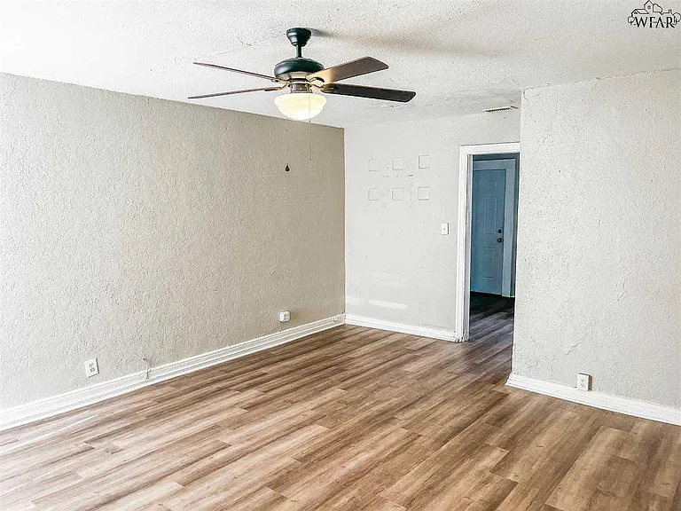 2308 Piedmont Pl — Photo 2