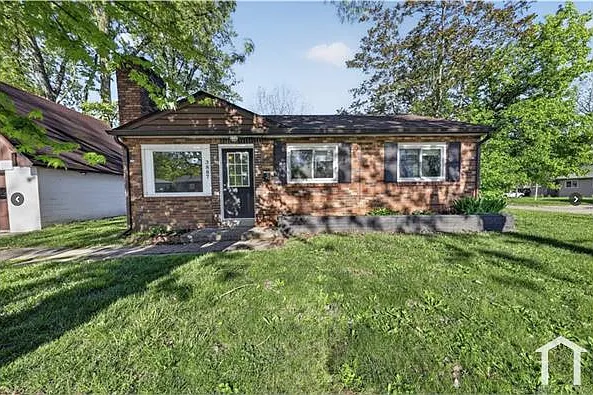 3 bed, 884 sqft, $1,625 — Photo 1