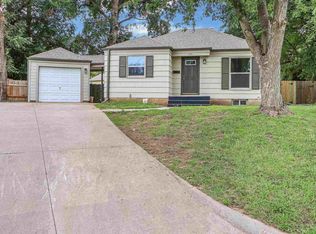 143 Sunset Dr, Junction City, KS 66441