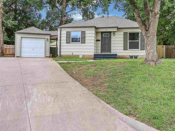 143 Sunset Dr, Junction City, KS 66441