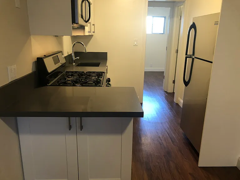 Claremont Park Apartments — Photo 19