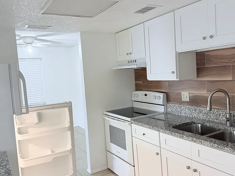 131 Sabal Ct #E — Photo 14