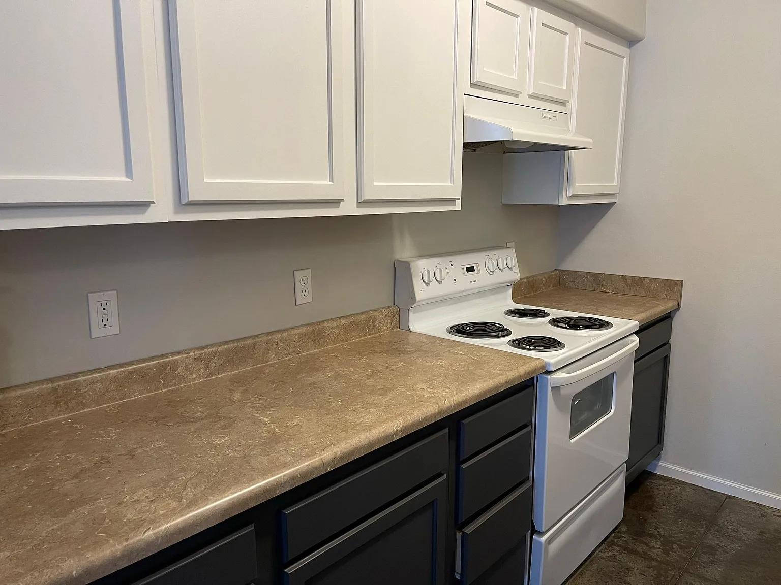 366 S Clinton St — Photo 3