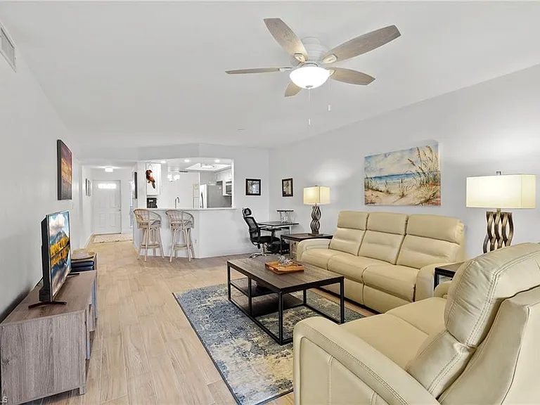 840 Gulf Pavillion Dr #103 — Photo 1