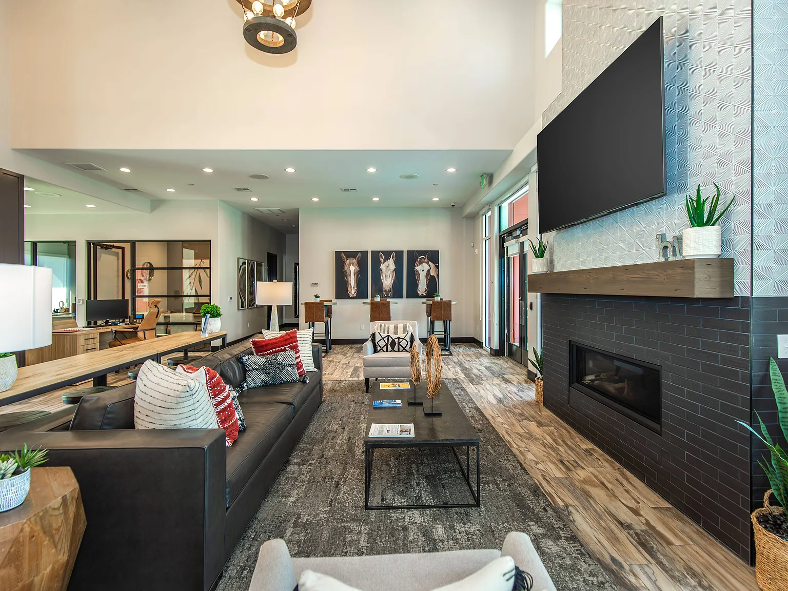 Azure Apartments — Photo 4