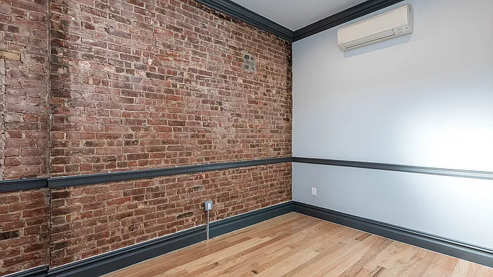 Rented by Nooklyn NYC LLC | media 43