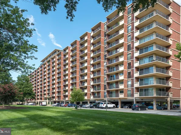 1300 Army Navy Dr APT 413, Arlington, VA 22202