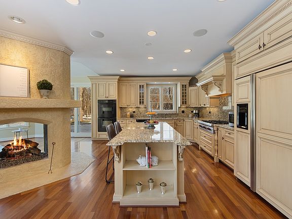 5th image of 2624 Forest Glen Trl
