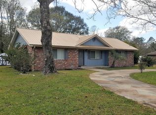 915 Woodlawn St, Starke, FL 32091