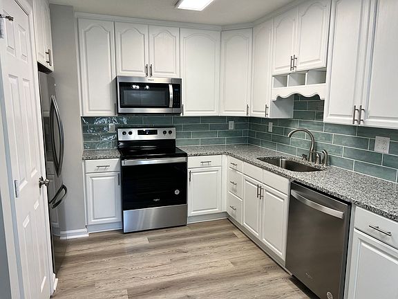 3rd image of 509 Rock Cliff Ct