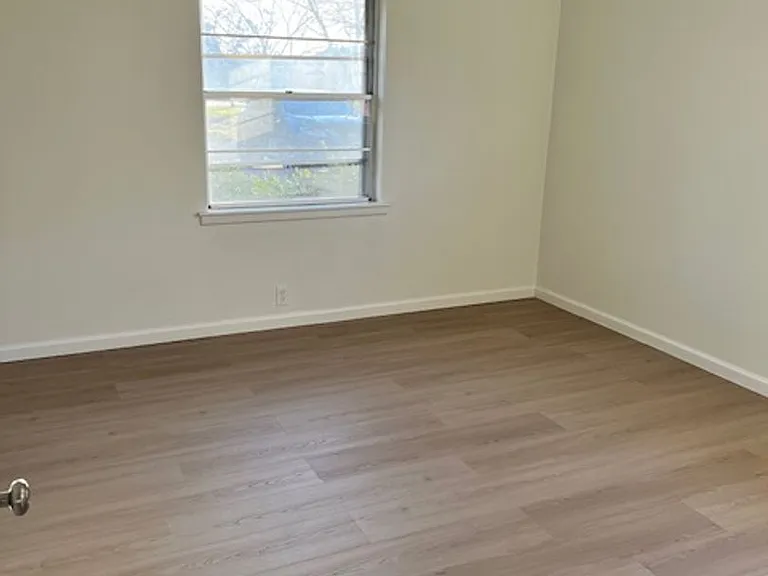 1705 Campbell St — Photo 12
