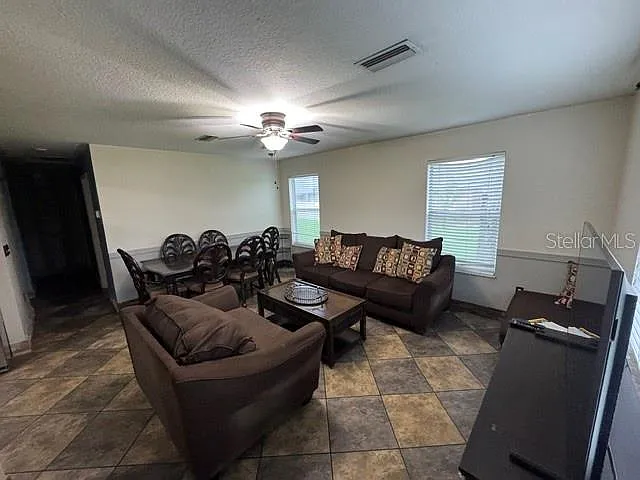 2 bed, 1.0 bath, 815 sqft, $1,850 — Photo 3