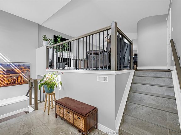 2nd image of 170 Lambert St