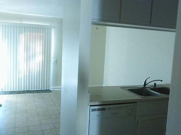 4th image of 77 Lakeview Cir