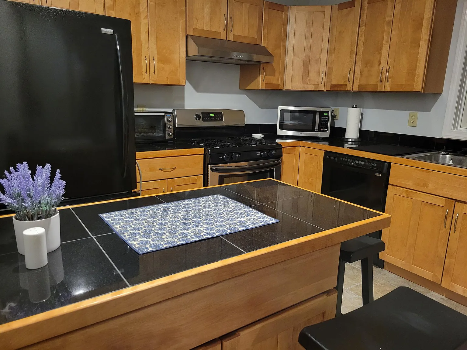 550 Greenland Rd — Photo 4