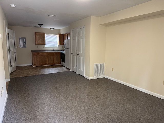 1st image of 250 Lindsay Dr