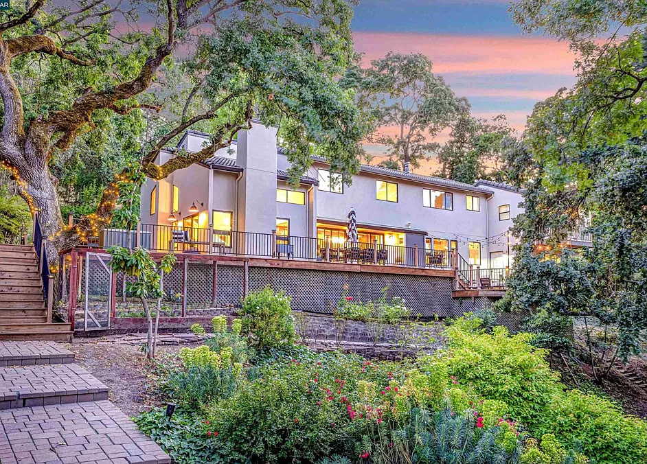 3322 Woodview Ct