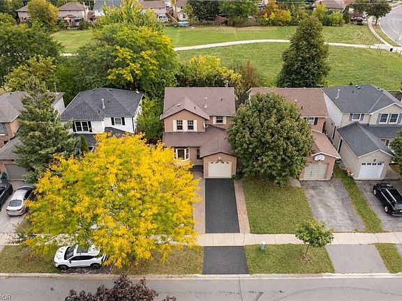 3rd image of 2092 Hunt Cres