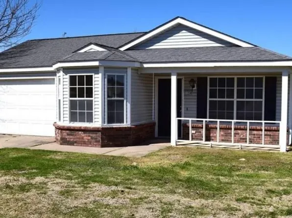 3154 W Essex Dr, Fayetteville, AR 72704