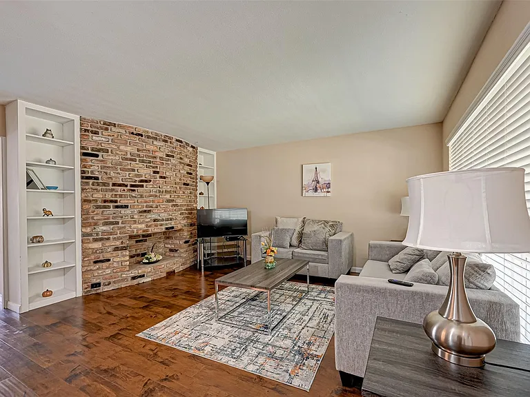 2121 Fountain View Dr #16 — Photo 10