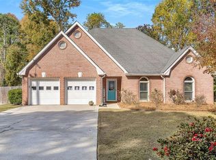 900 Burning Bush Dr, Loganville, GA 30052