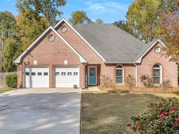 900 Burning Bush Dr, Loganville, GA 30052