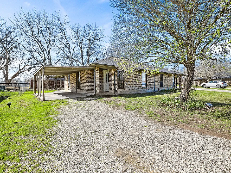 226 E Pritchard