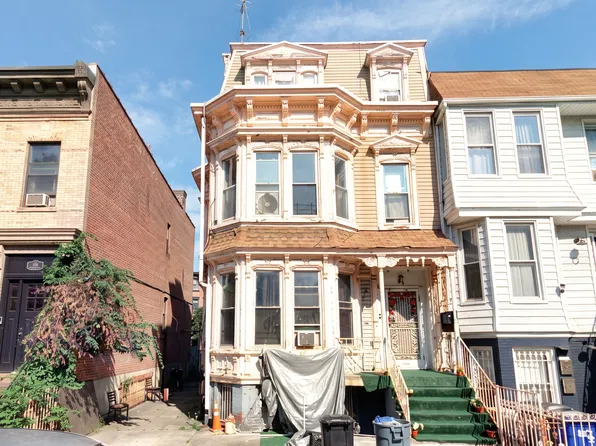 71 Cornelia Street image 1 of 2