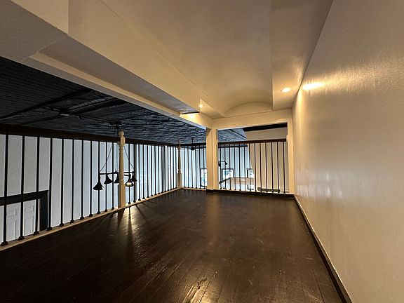 5th image of 1827 S Racine Ave #1F