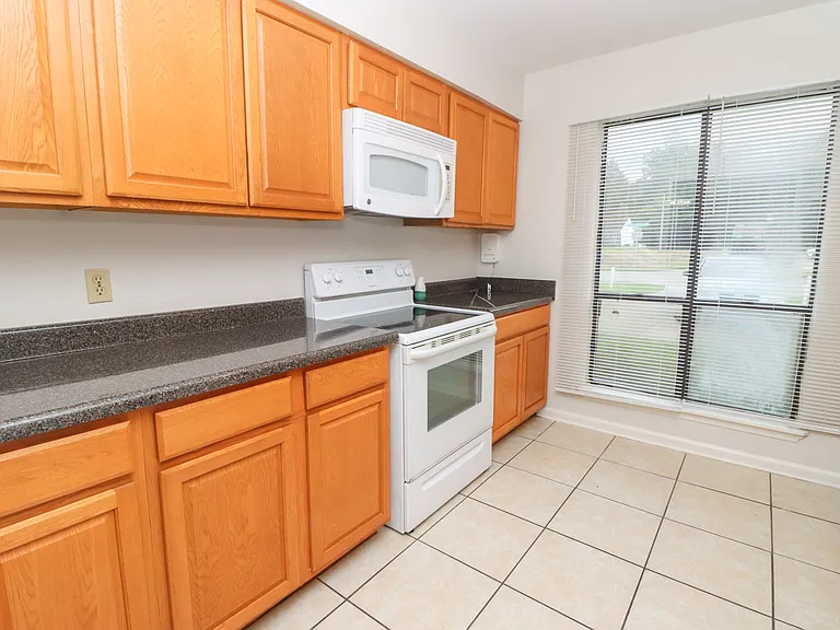 2124 Continental Ave — Photo 7