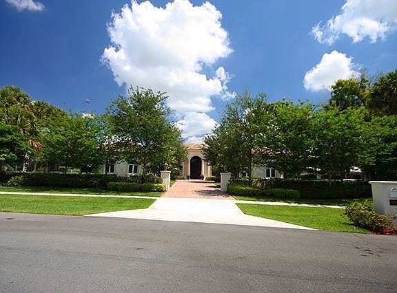 2nd image of 8391 Whispering Oak Way
