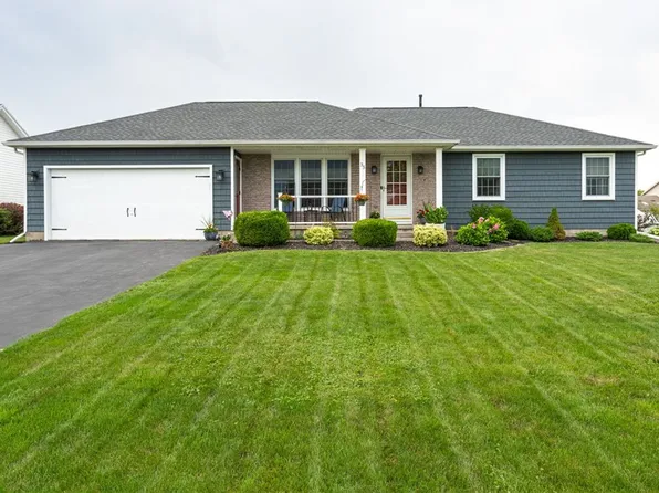 35 Blue Birch Dr, Rochester, NY 14612
