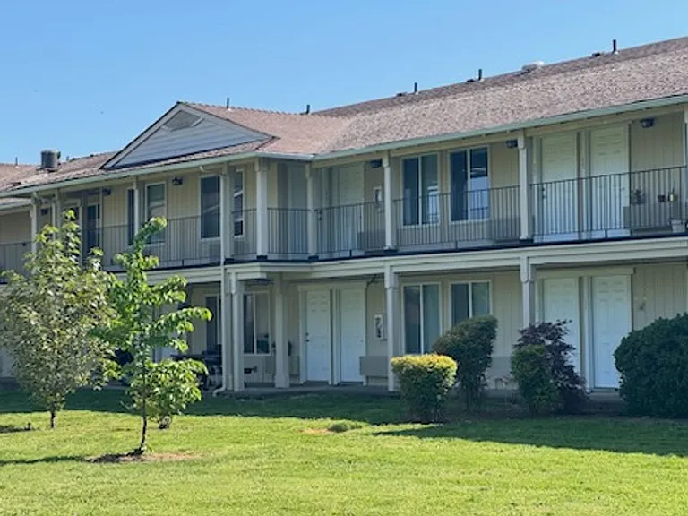 345 E Oregon Ave — Photo 17