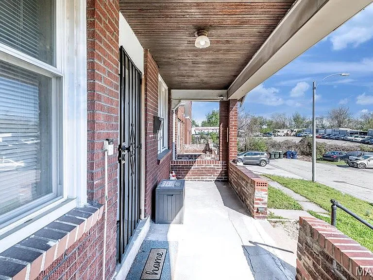 4273 Oleatha Ave — Photo 2