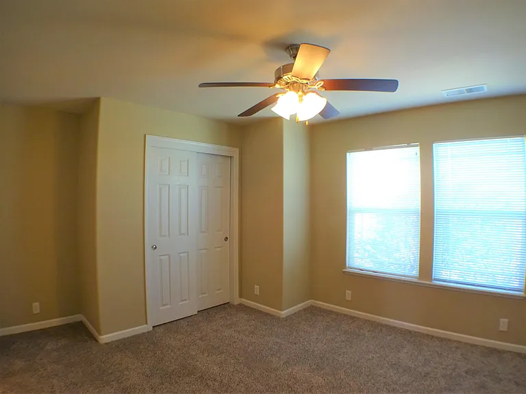 573 Eaton Rd — Photo 10