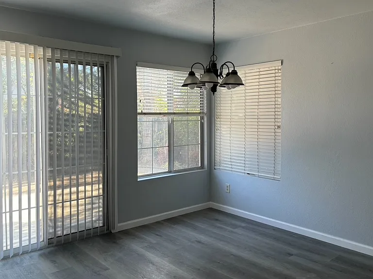 11017 Pacific St — Photo 3