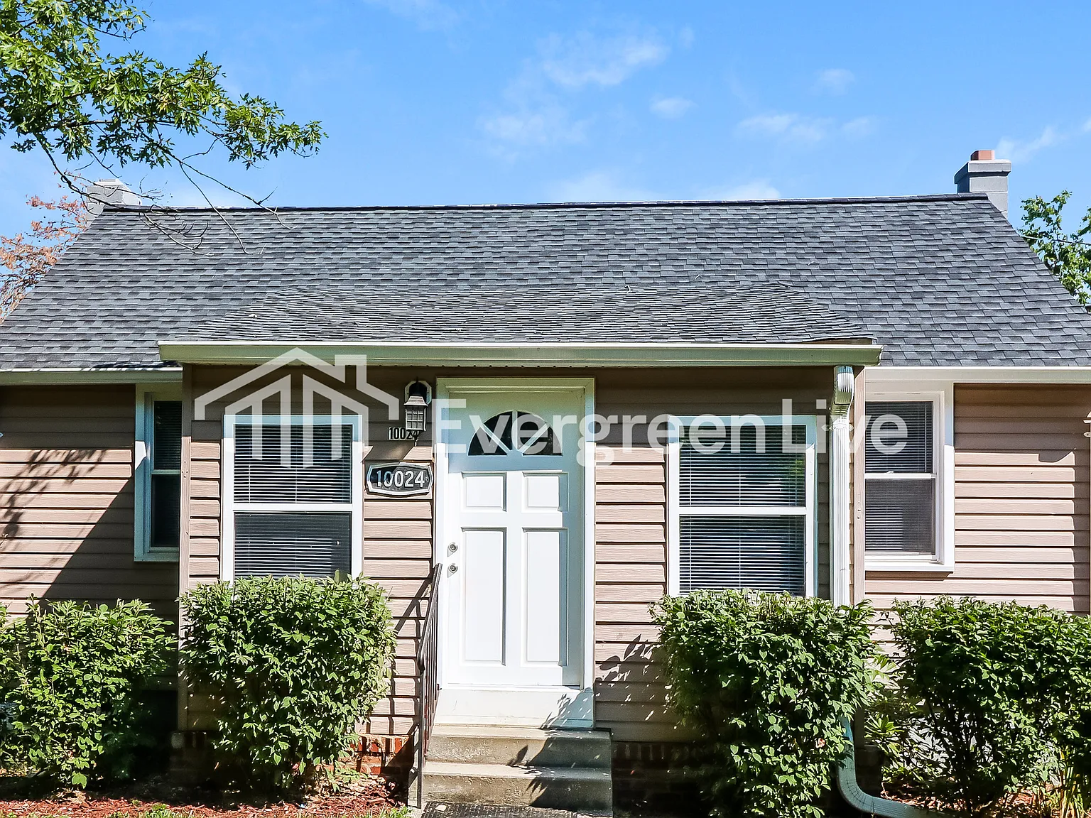 3 bed, 1.0 bath, 980 sqft, $1,950 — Photo 1