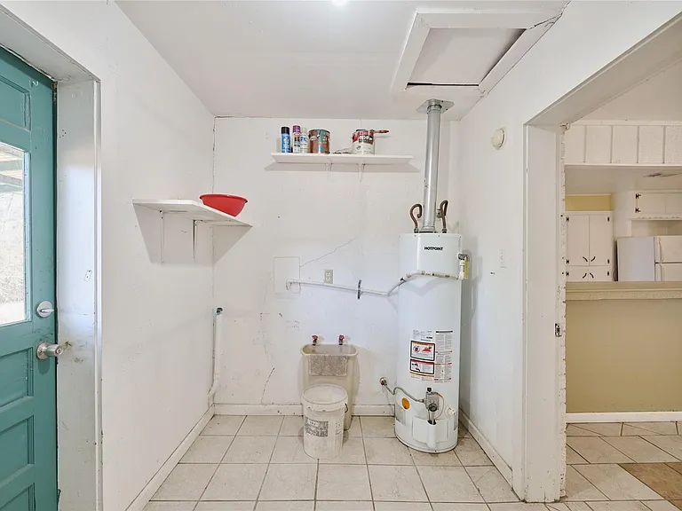 203 Paul Knox St — Photo 23