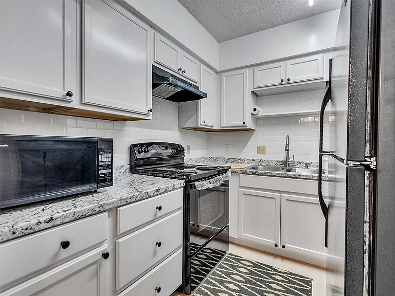 2601 Bellefontaine St #B317 — Photo 11
