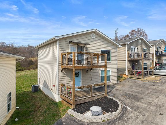 3rd image of 196 Roberts Rdg