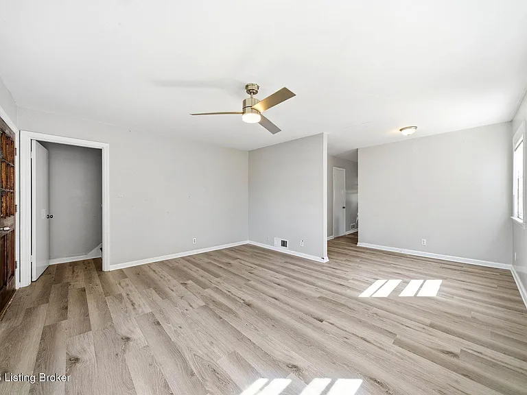 3021 Wedgewood Way — Photo 5