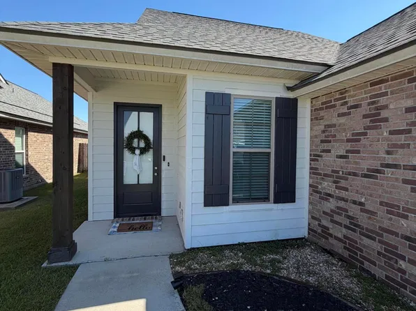 204 Adry Ln, Youngsville, LA 70592