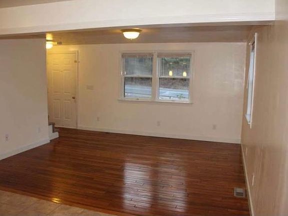4th image of 5 Brookview Dr