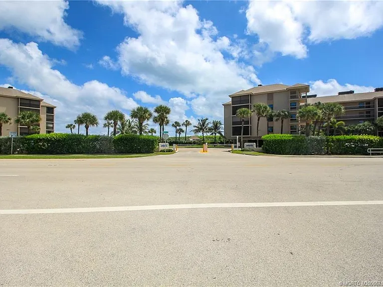 2641 NE Ocean Blvd #101 — Photo 24